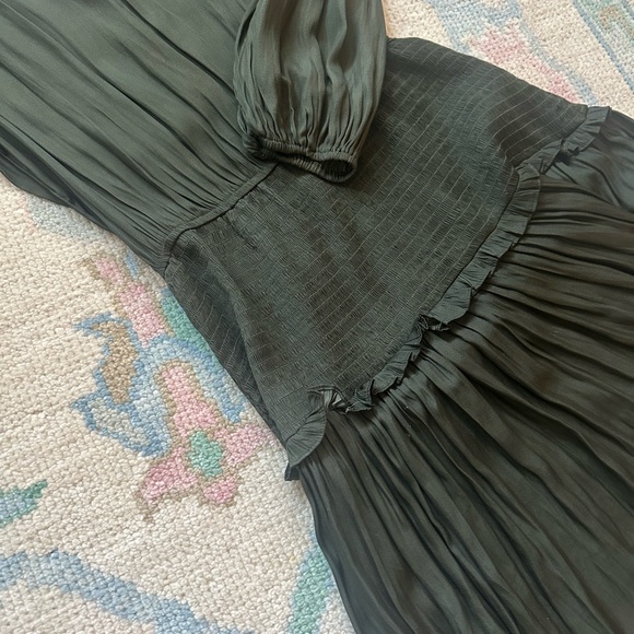 Elegant Dark Green Pleated Dress - Picture 2 of 4
